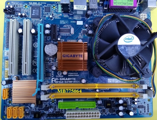 Gigabyte GA-G31M-ES2L Socket 775 Mainboard with Intel E5200 (Pentium Dual  Core CPU installed, Heatsink CPU Fan