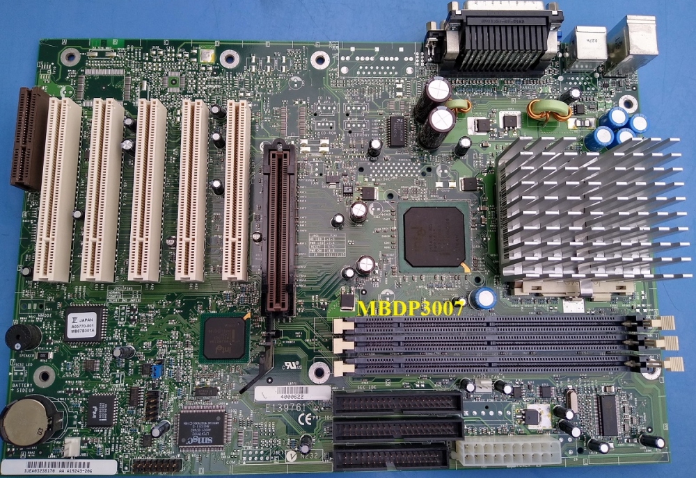 Z*所様 【現状品】マザーボード Intel E139761 販売されてい 【即決】intel E139761 Slot 1 ATXマザーボード 440BX